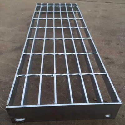 平臺(tái)踏步鋼格板是怎樣產(chǎn)生重量的差異的 平臺(tái)踏步鋼格板是怎樣產(chǎn)生重量的差異的